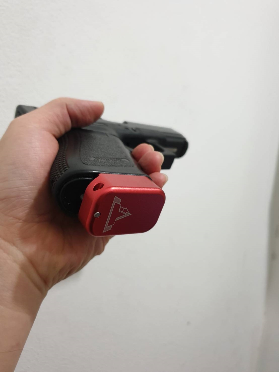 🚩...New สินค้าเข้ามาใหม่ค่ะ ส้นแม็ก G19/17 +2 นัด (ทรง Taran) Glock Magazine Base Pad ผลิตจาก อลูมิเนียม เกรดคุณภาพ ผ่านการCNC และทำสี anodized เพิ่ม +2 นัด สำหรับขนาด 9 มม. ติดตั้งง่าย ใช้งานสะดวก ประแจหกเหลี่ยมแถมมาในชุด 3 สี : ดำ แดง น้ำเงิน