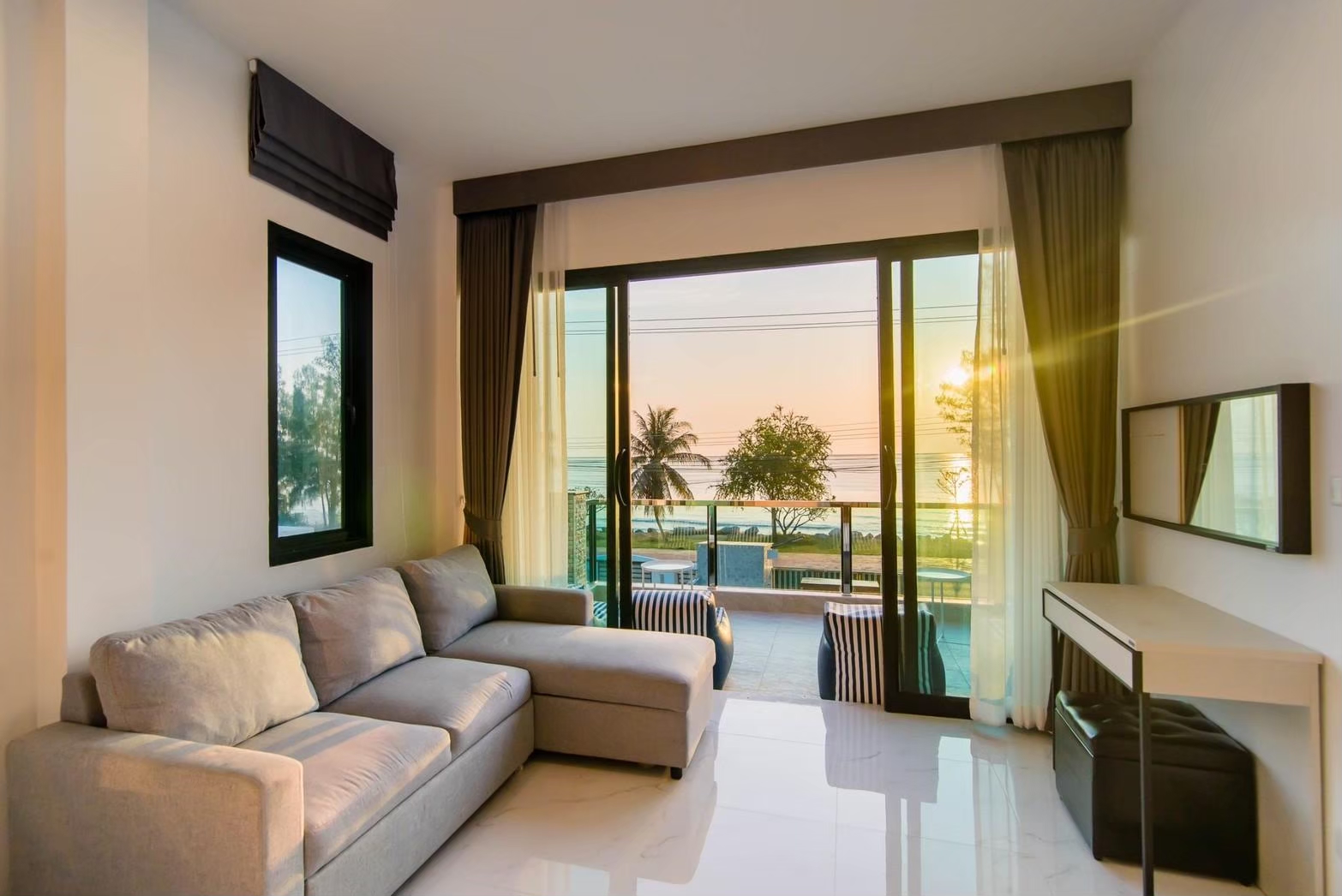 HR15063 บ้านพักติดทะเล The Blue Sky Villa Pranburi