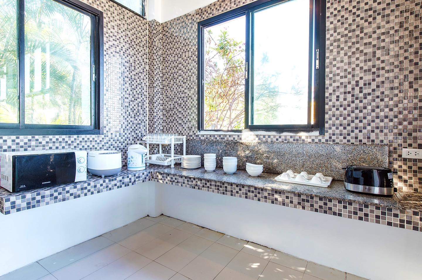 HR15008 บ้านพักติดทะเล โมเดิร์นบีช ปราณบุรี