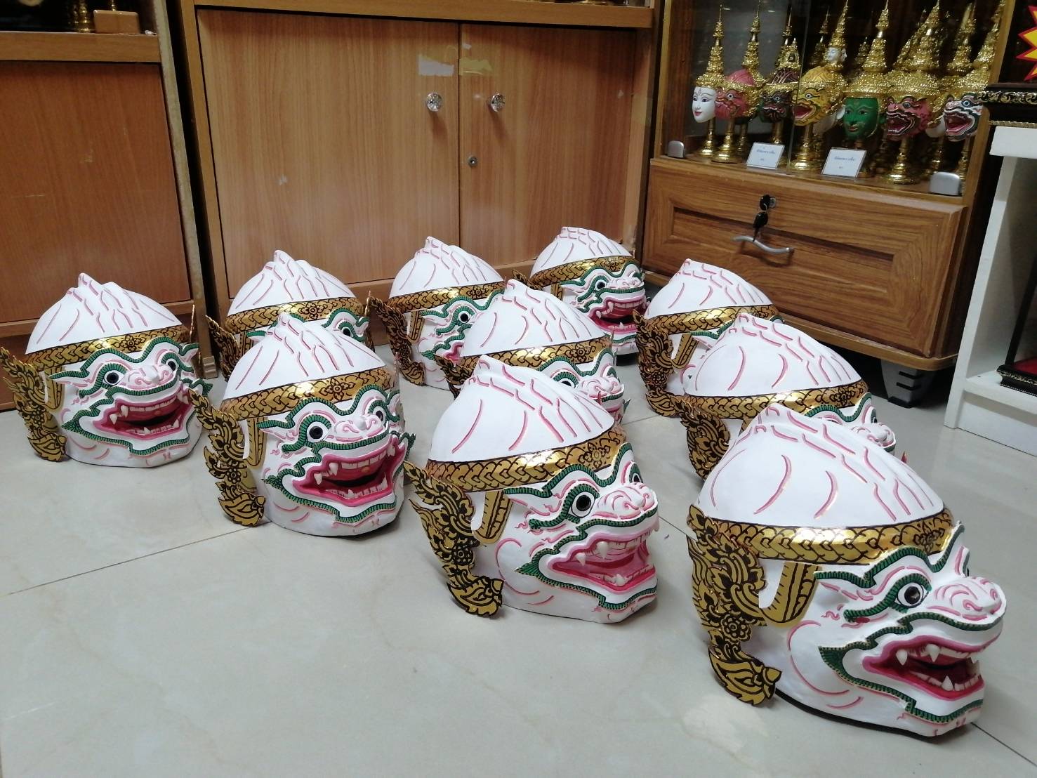 หัวโขน หนุมาน สำหรับเด็ก พร้อมขาตั้งโชว์สีแดง