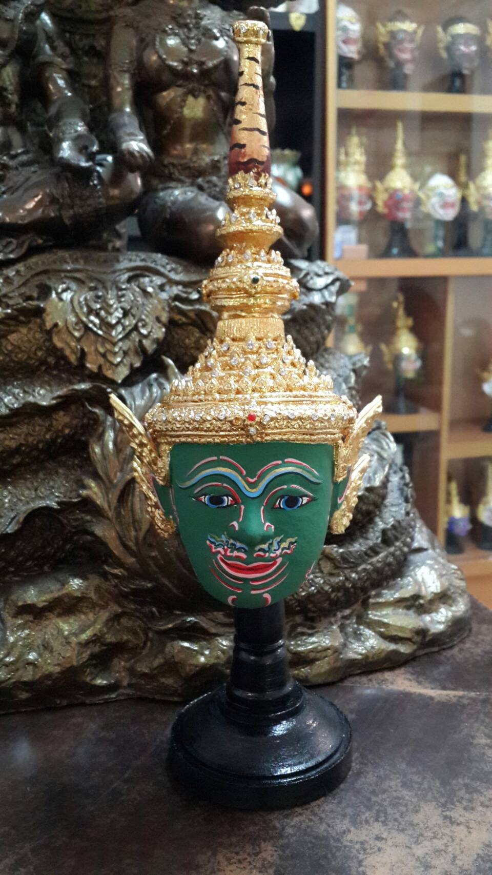 พระประโคนธรรม ประดับเพชร