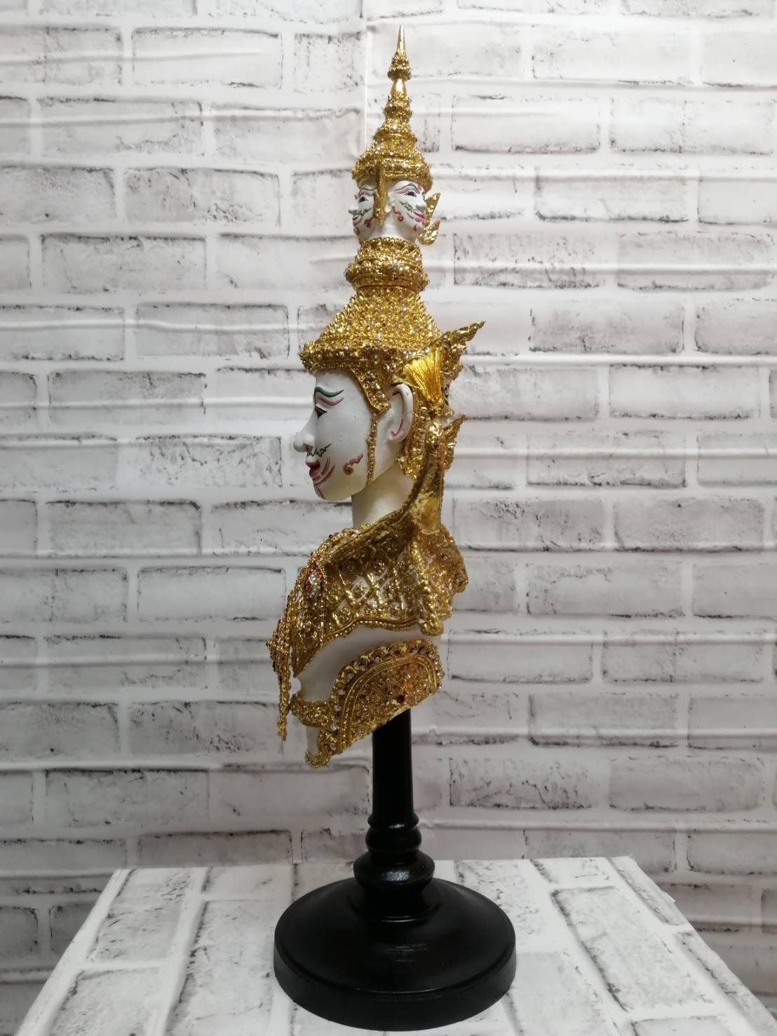 หุ่นพระพรหม พร้อมฐานไม้สีดำ