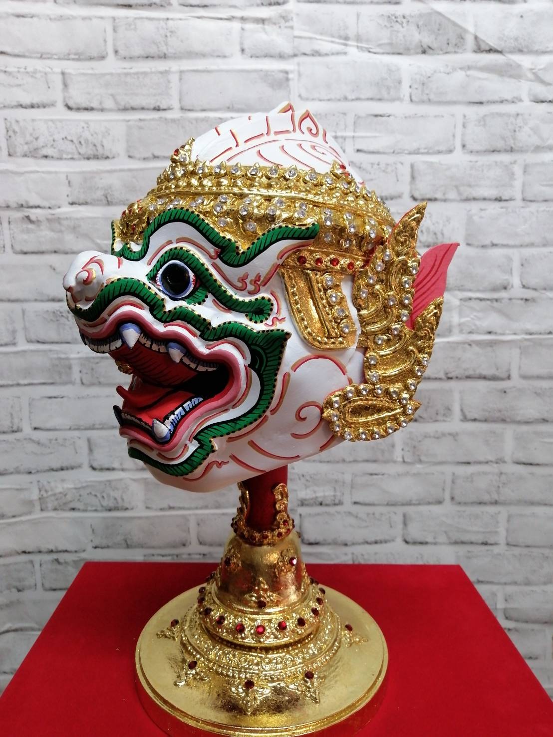 หนุมาน ขนาดสวมหัว พร้อมขาต้้งไม้สีแดง