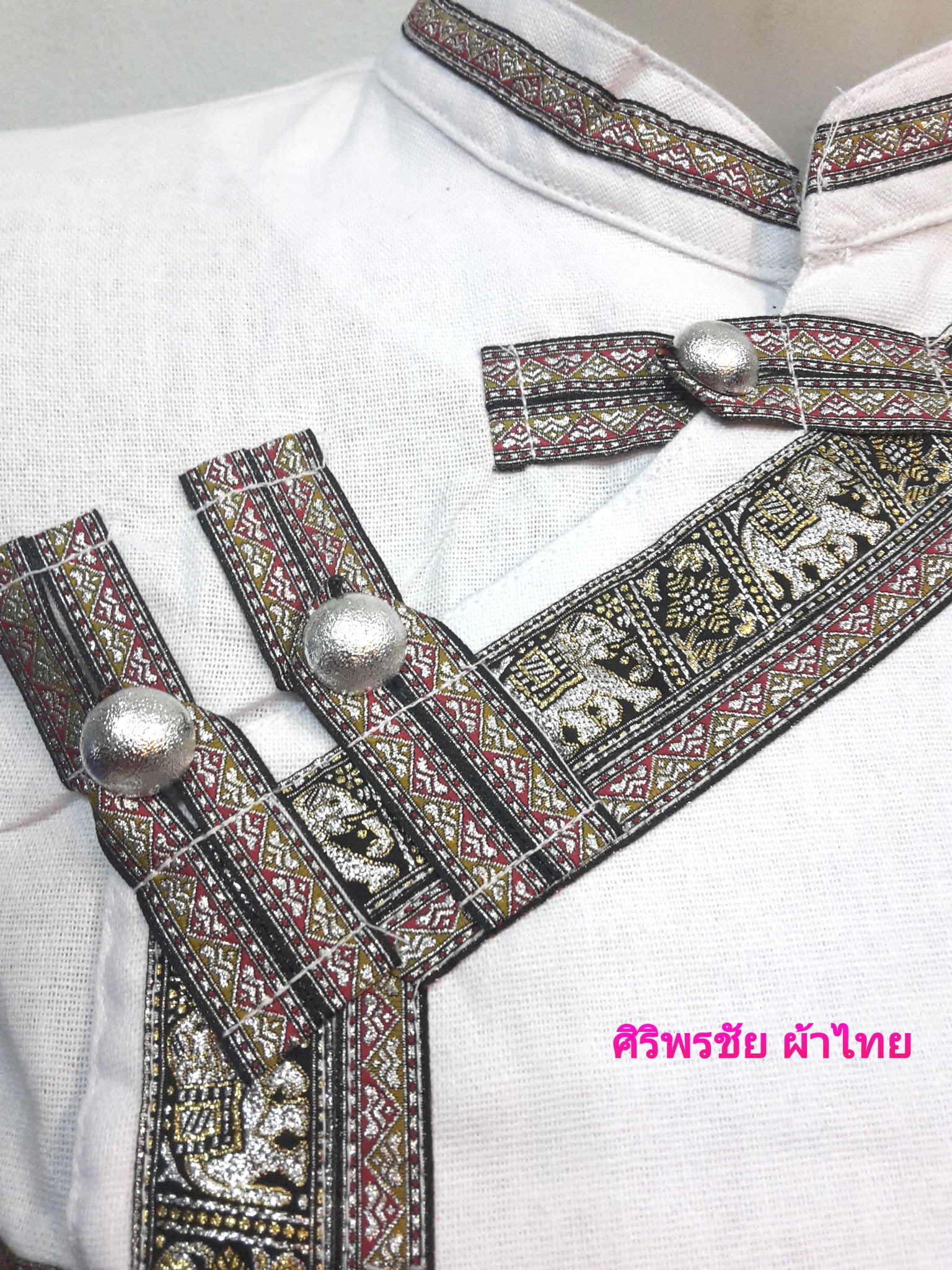 เสื้อผ้าไทยสีขาว เสื้อผ้าฝ้ายสีขาว เสื้อใส่ผ้าซิ่นสีขาว เสื้อผ้าฝ้ายสีขาวคอจีนกระดุมหน้า เสื้อผ้าทอพื้นเมือง