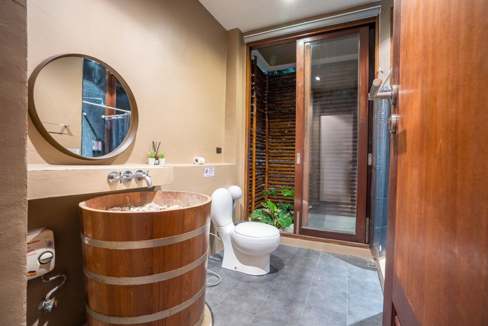 HR15061 บ้านพักติดทะเล The Pamila Beach Villa Kuiburi