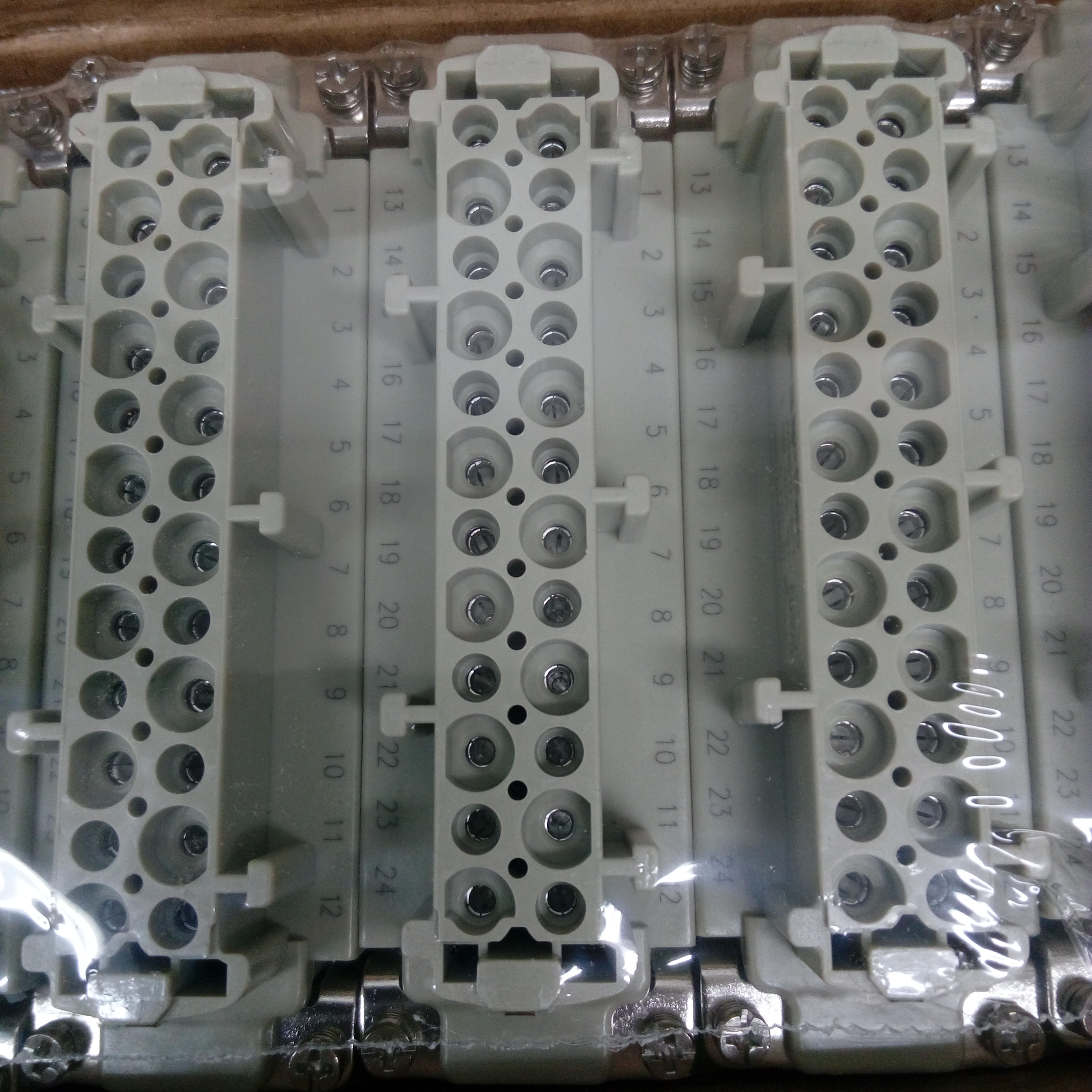 WAIN Insert Female ตัวเมีย 24P ไส้แกนใน CONNECTOR ปลั๊ก สัญญาณ อุตสาหกรรม