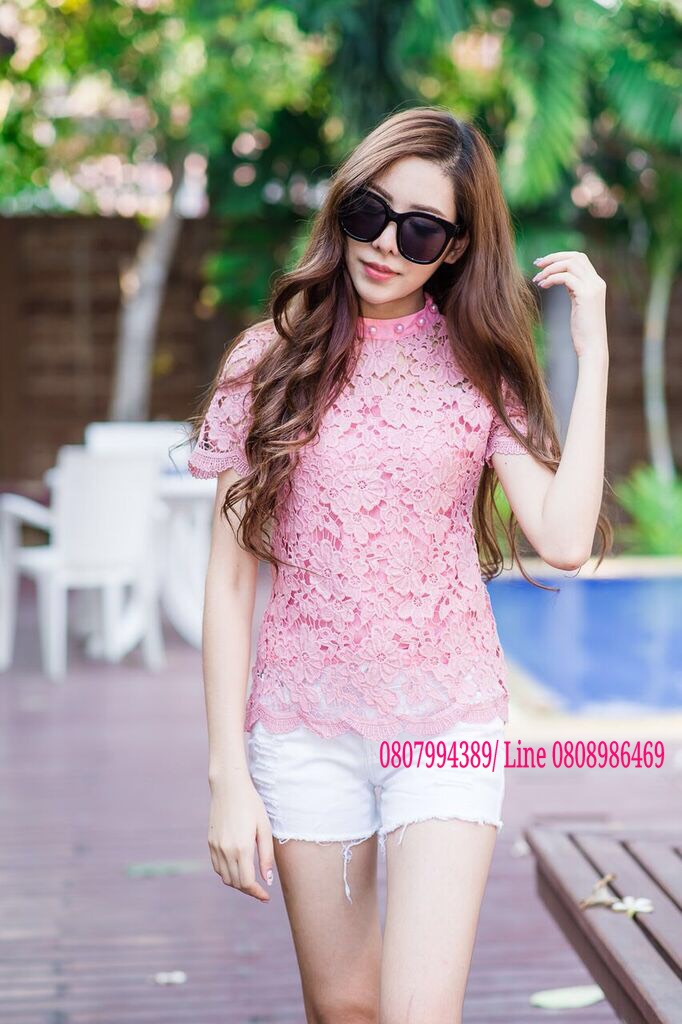 เสื้อลูกไม้สไตน์เกาหลีคอปักมุกสีชมพู เสื้อลูกไม้สไตน์วัยรุ่น เสื้อใส่ผ้าซิ่น เสื้อลูกไม้แขนสั้นคอปักมุกสีชมพู