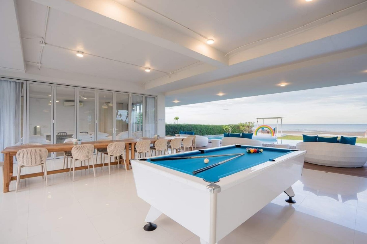 HR15049 บ้านพักติดทะเล The Breezy Beach Pool Villa Cha Am