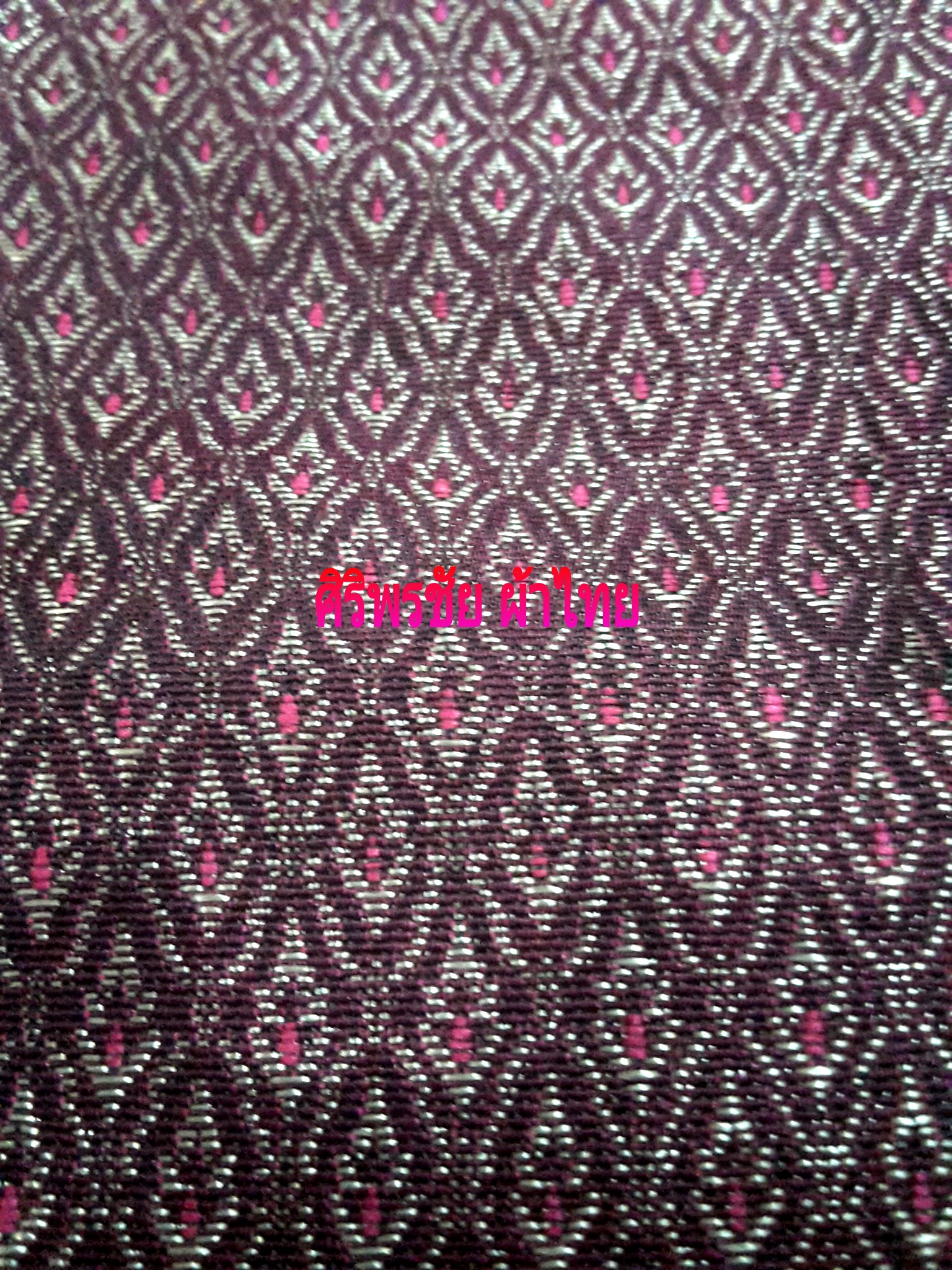 ผ้าถุงไหมลาวสำเร็จรูป ผ้าถุงไหมลาวสำเร็จรูปตีนจกแต่ง 3 จีบกระดุมปั้ม กระโปรงผ้าไทยแบบป้ายเลื่อนตะขอลายสร้อยดอกหมากเชิงนกยุงสีม่วง