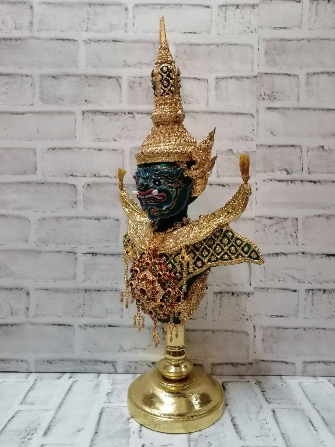 หุ่นพิเภก พร้อมฐานทอง