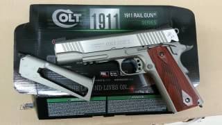 New.CoLt. 1911. Co2 cyber Gun. รางล่าง กริ๊บไม้ เฟรมเนื่อทรายเทา สไลด์เงิน ราคาพิเศษ