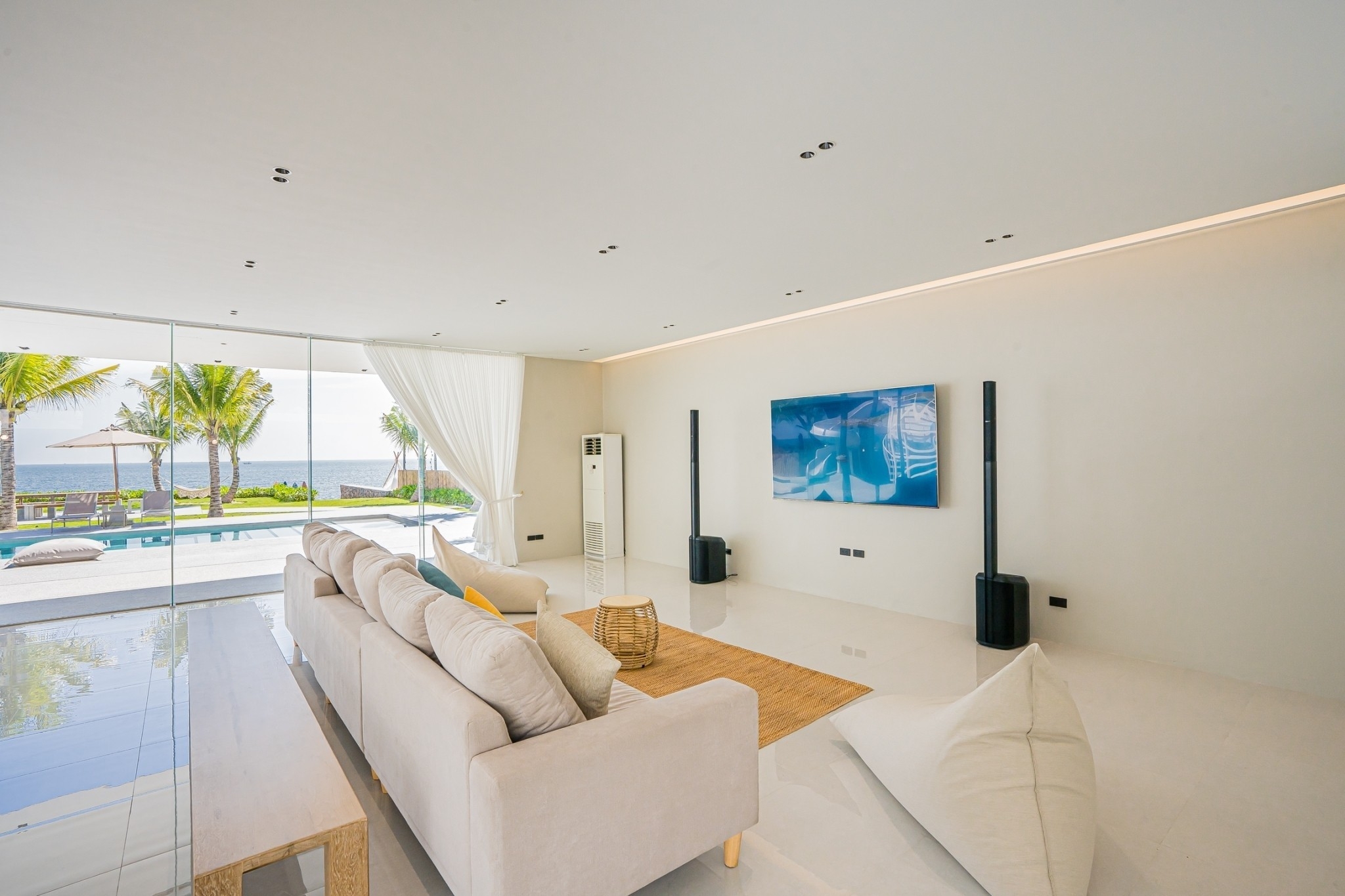 HR15083 บ้านพักติดทะเลหัวหิน The Rest Beachfront Hua Hin Pool Villa