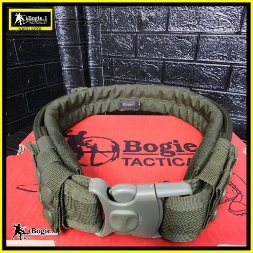 New.Bogie1- เข็มขัดสนามพร้อมรองนวม ผ้า Cordura 1000D ในชุดประกอบด้วย เข็มขัดสนาม 1 เส้น เส้นนวม เสริมความนุ่มสบาย เมื่อนำมาประกอบกัน ทำให้เข็มขัดยุทธวิธีเส้นนี้ มีความพิเศษเพิ่มขึ้น รองรับน้ำหนักได้ดีเยี่ยม ลดแรงกดทับ ทำให้มีความนุ่มสบายในการสวมใส่ สี : ด