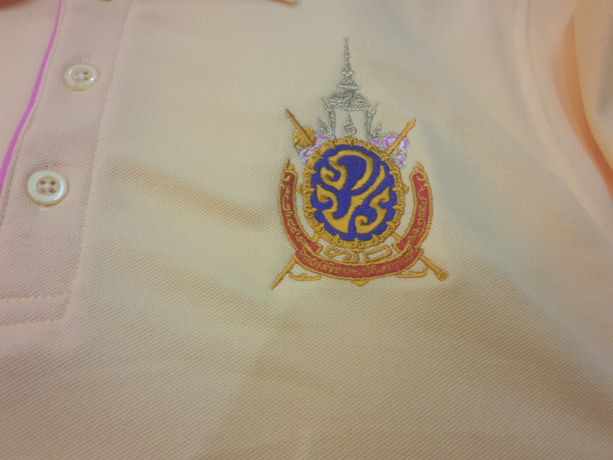 เสื้อโปโลสีเหลืองตราสัญลักษ์รุ่นใหม่ "ฉลองครองศิริราชครบ 70 ปี" 84"