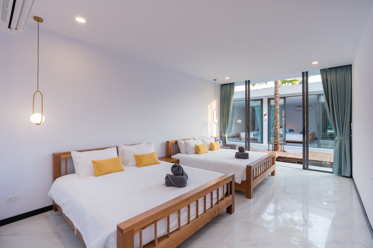 HR15060 บ้านพักติดทะเลชะอำ The Leon Beach Pool Villa Cha Am