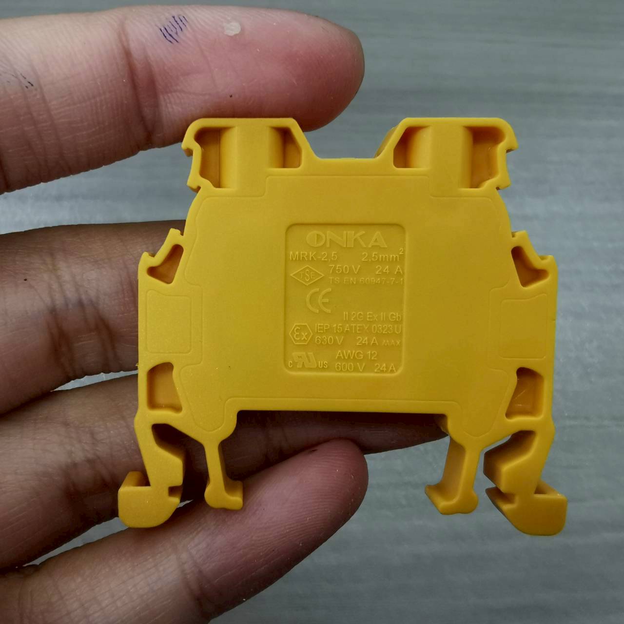 เทอร์มินอล ออนก้า 24A ใช้กับสายขนาด 2.5mm² ONKA-1018 Scewed terminal Yellow 1010018 MRK Series