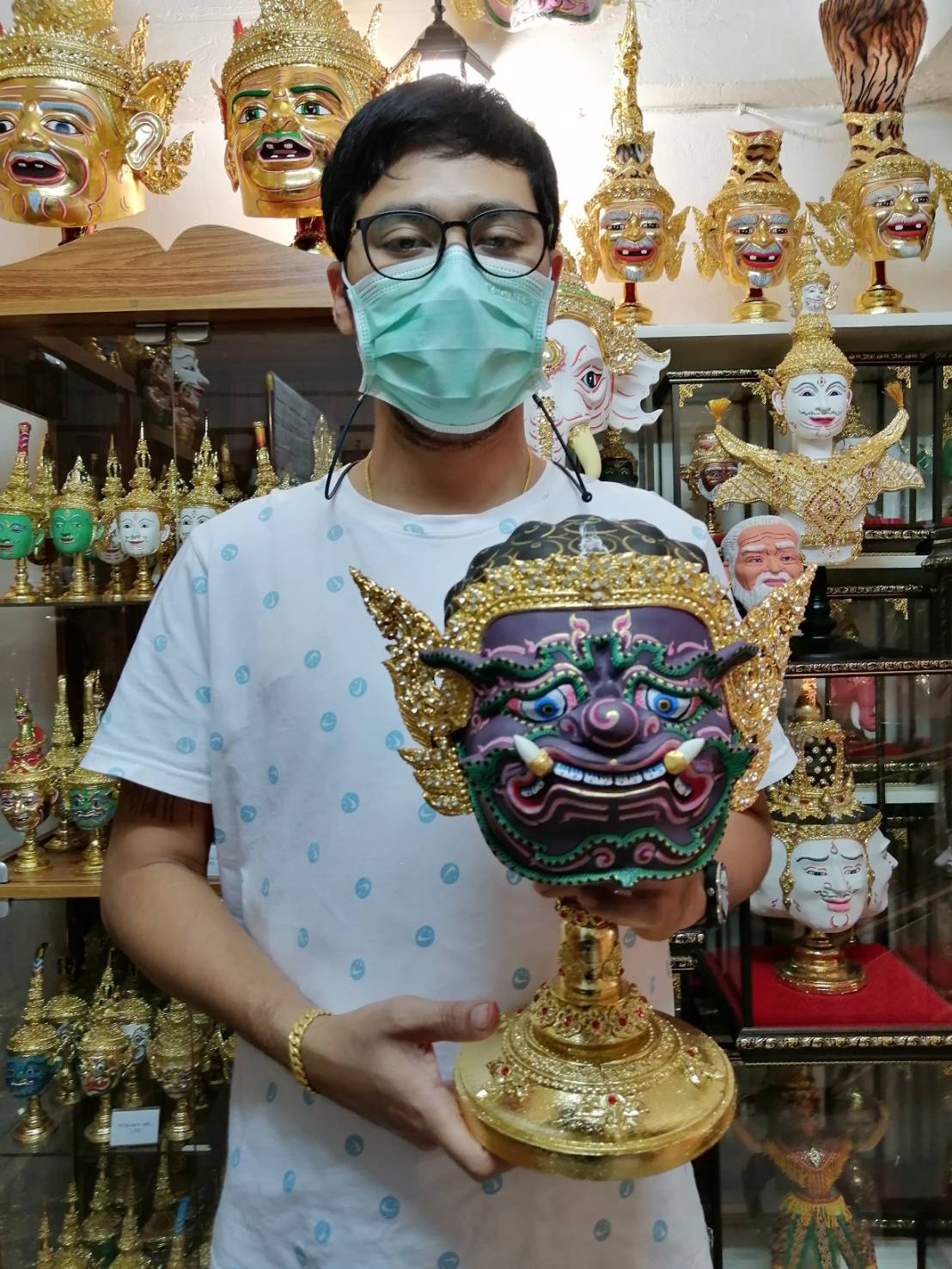 ชุดเศียรครู 10 เศียร ขนาดผลส้มโอ (เกรดพรีเมี่ยม) พร้อมฐานไม้กลึงตีลายปิดทองประดับเพชร