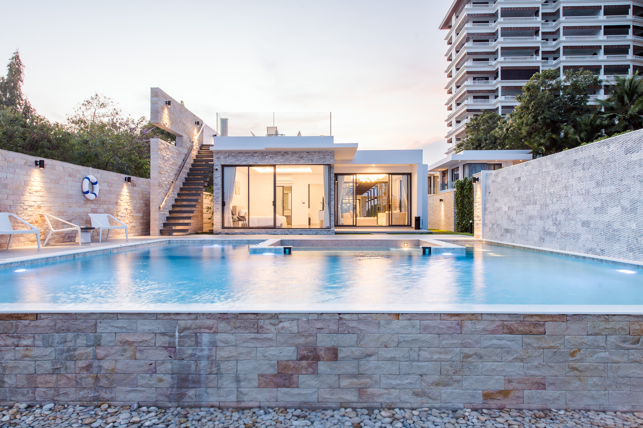 HR15066 บ้านพักติดทะเลหัวหิน The Casa Rocca Beach Villa HuaHin