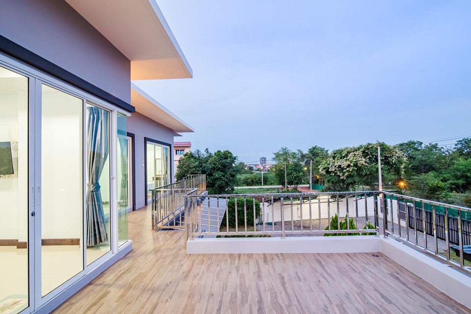 HR 5005 บ้านภูผา คาราโอเกะ โต๊ะพูล