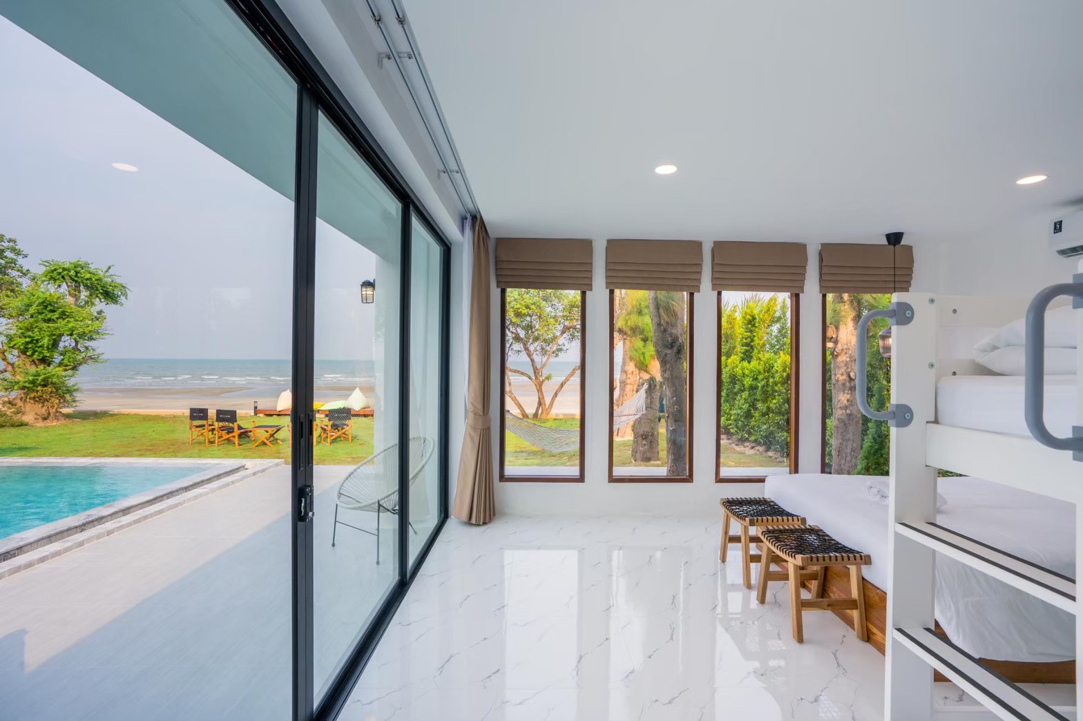 HR15050 บ้านพักติดทะเล The Century Beach Villa Cha Am