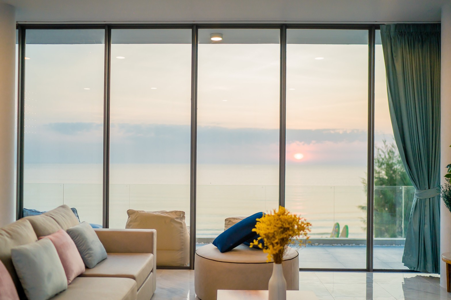 HR15060 บ้านพักติดทะเลชะอำ The Leon Beach Pool Villa Cha Am