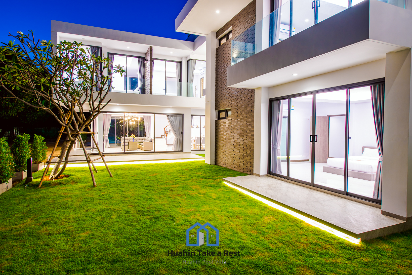 HR15039 บ้านพักติดทะเลหัวหิน The Premium Beach Villa Hua Hin