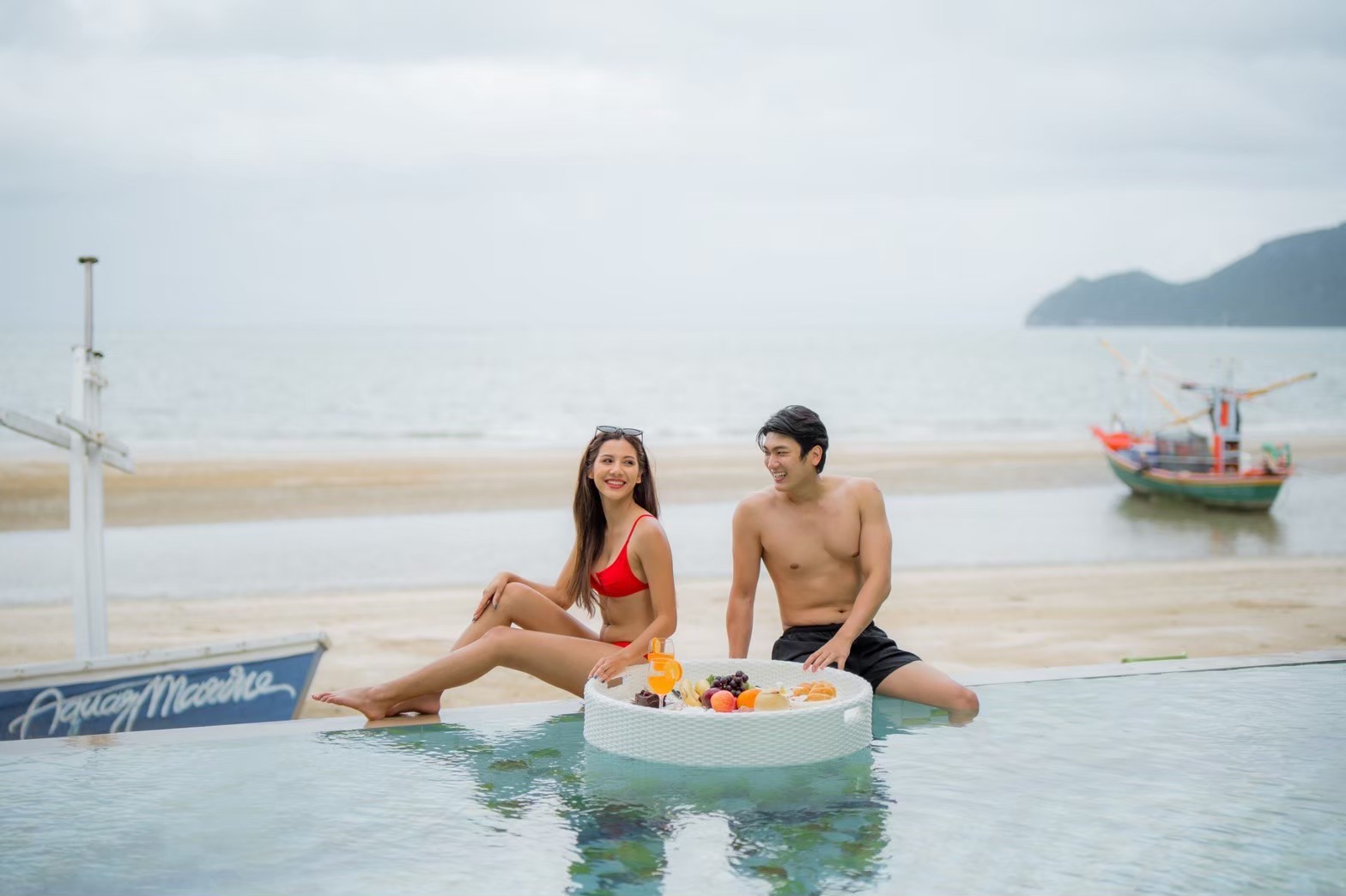 HR15064 บ้านพักติดทะเล The Ocean Beach Villa, Sam Roi Yod.