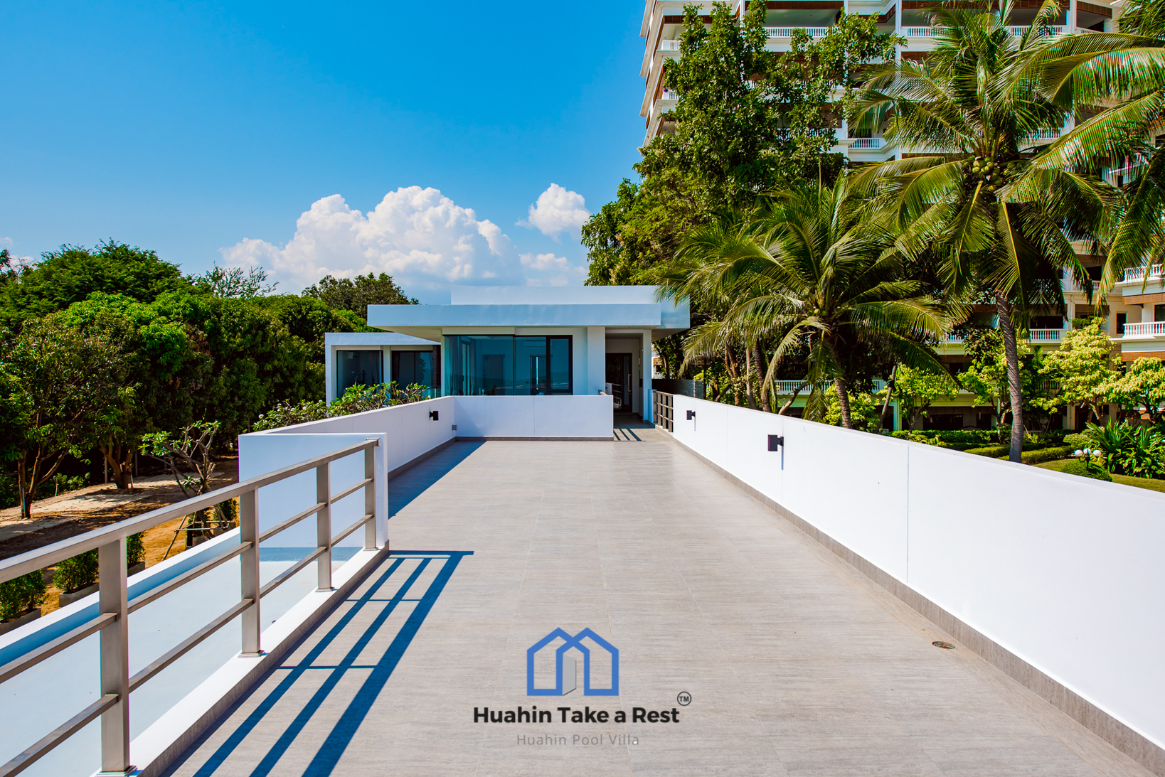 HR15039 บ้านพักติดทะเลหัวหิน The Premium Beach Villa Hua Hin