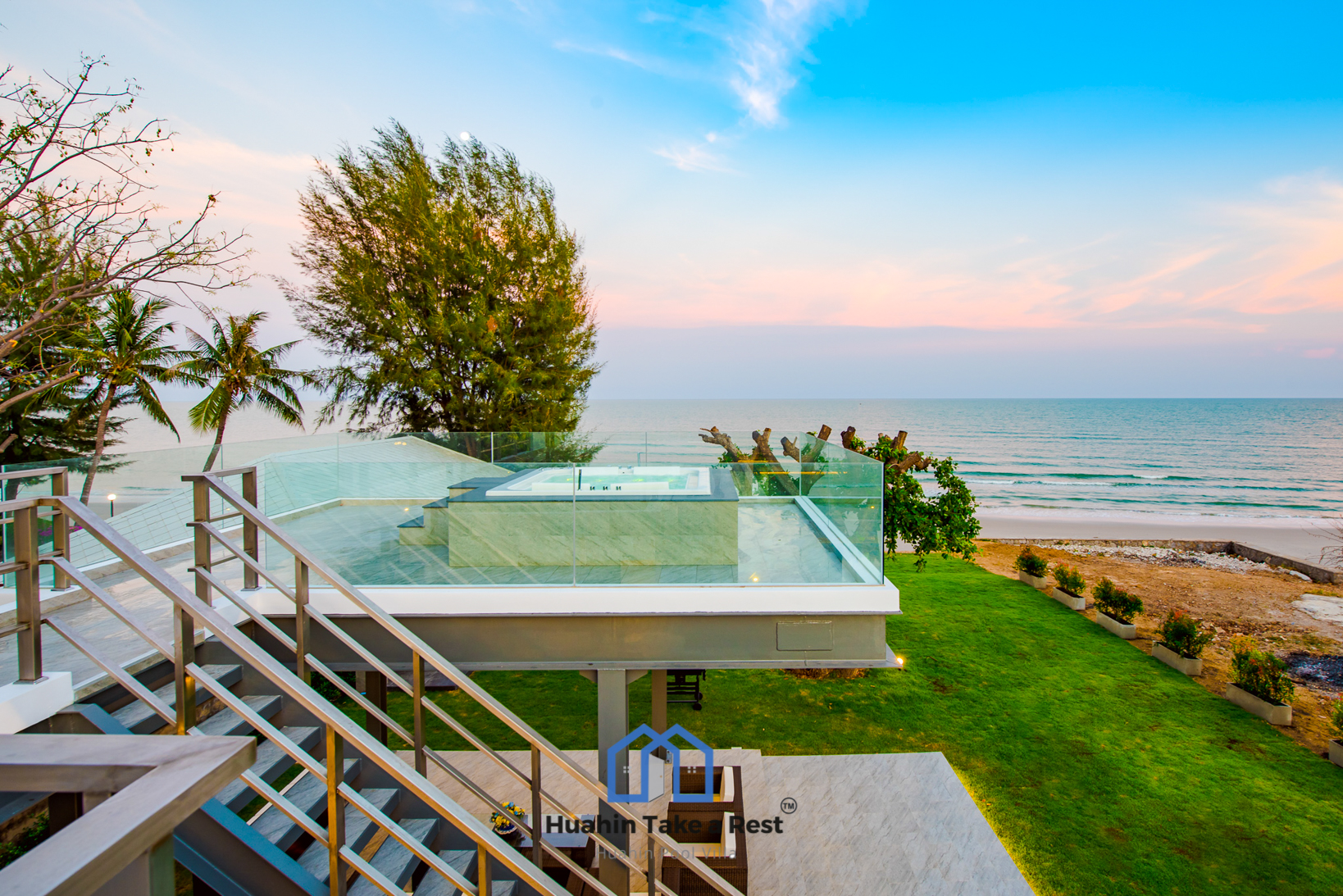 HR15039 บ้านพักติดทะเลหัวหิน The Premium Beach Villa Hua Hin