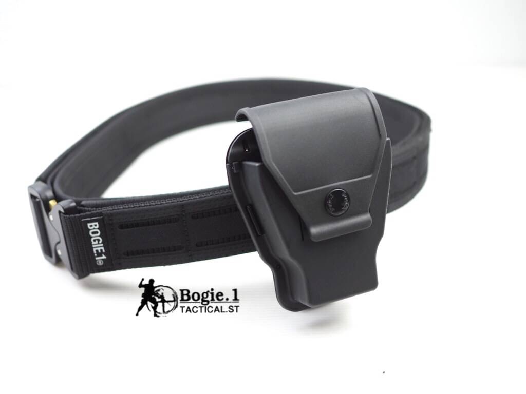 New.Bogie1 ซองกุญแจมือโพลิเมอร์ รุ่น 360 ปรับหมุนได้ 360 องศา มีฝาปิดซองกุญแจมือ สามารถถอกออกได้ ใส่กุญแจมือได้ทั้งแบบโซ่ และ บานพับ มีตัวล็อคภายในทำให้กุญแจมือเเน่น ไม่หล่นง่าย แม้ขณะวิ่ง แยกชิ้นส่วนได้