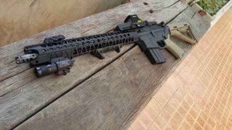 New.Surefire X400V LED WeaponLight W/ Red Las ราคาพิเศษ