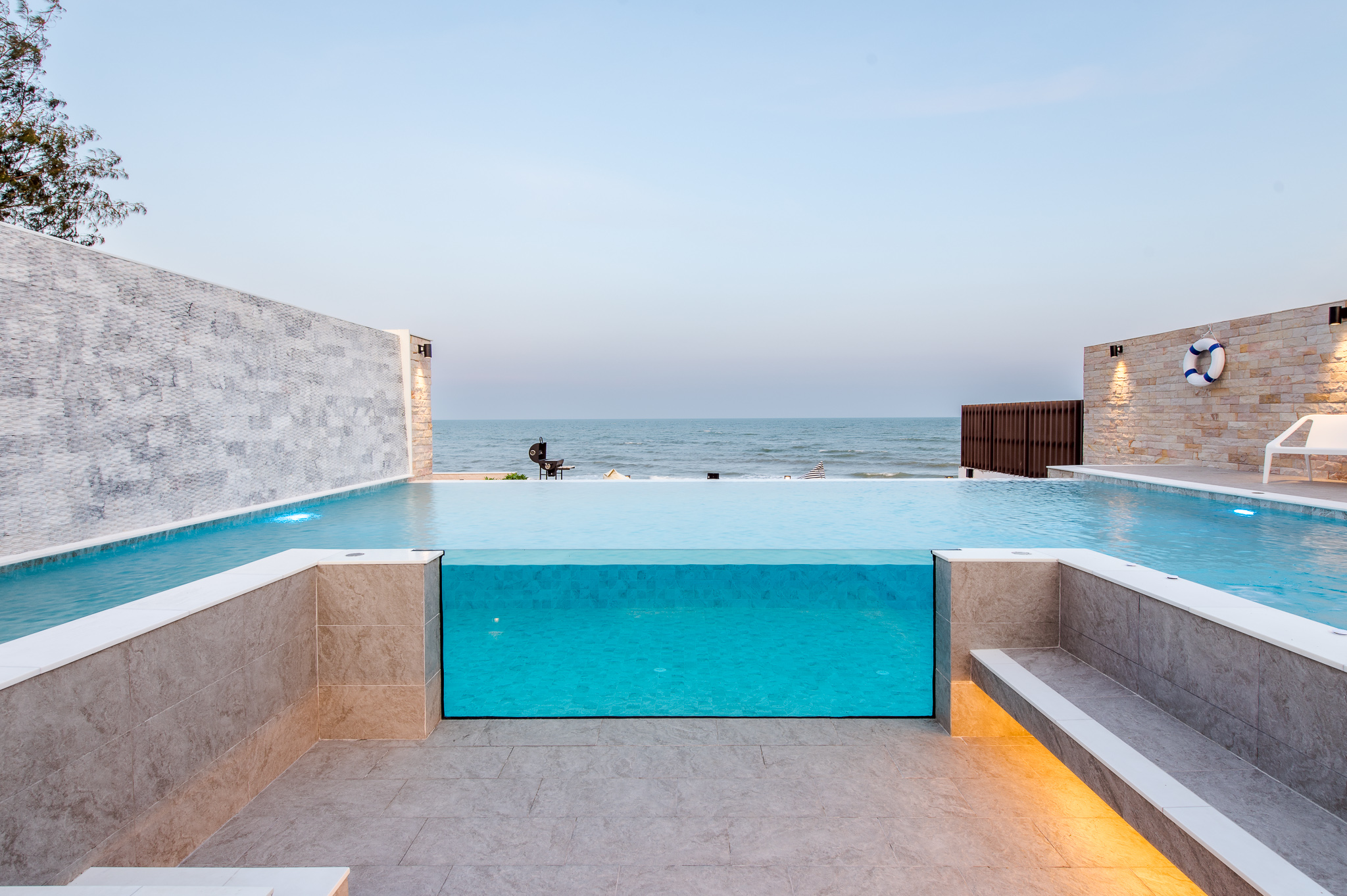 HR15066 บ้านพักติดทะเลหัวหิน The Casa Rocca Beach Villa HuaHin