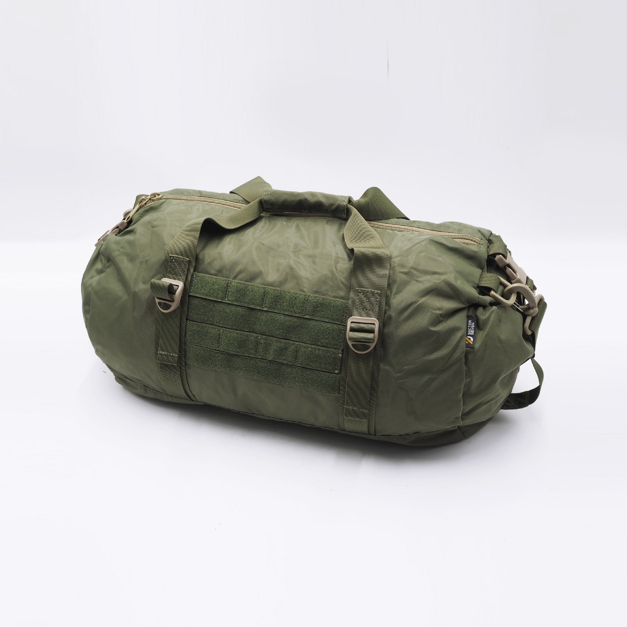 New. New.กระเป๋า Sector Seven Duffel bag 🍁 ผลิตจากผ้า 400D เกรดคุณภาพ 🍁 วัสดุทนทานต่อรอยขีดข่วน กันละอองน้ำได้ 🍁 Molle webbings สำหรับร้อยอุปกรณ์ 🍁 มีแผ่น Velcro ติด patch 🍁 Weight 450 g. , Capacity 25 L 🍁 D