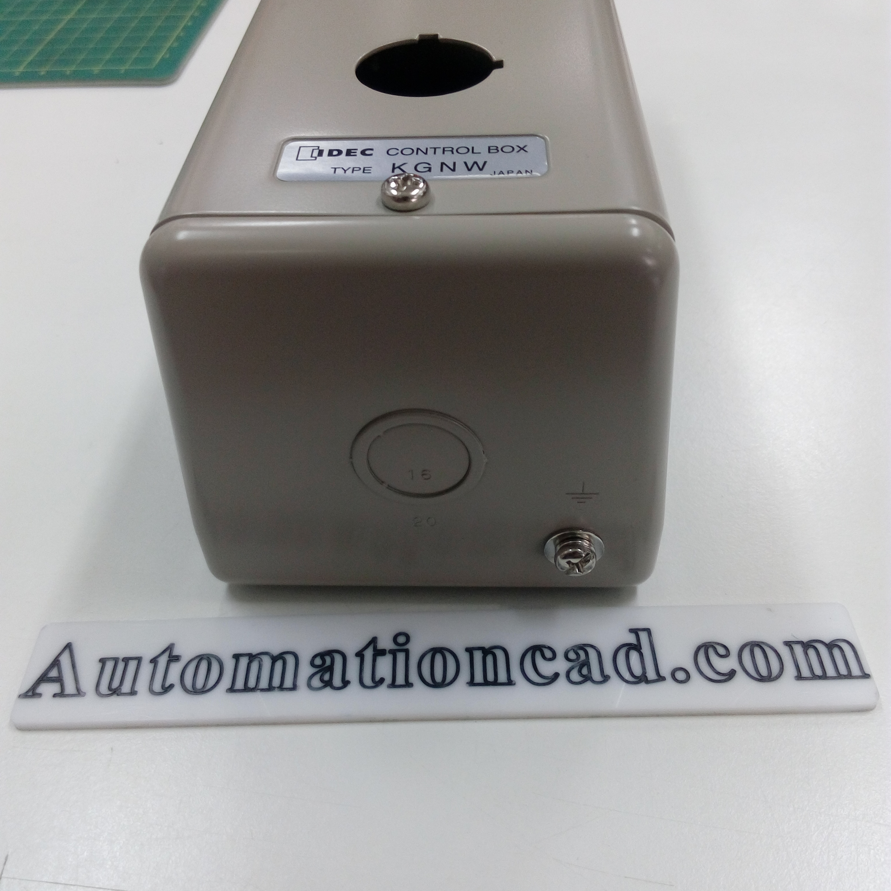 กล่องเหล็ก 3 รู Φ22mm IDEC Control Box KGN Series กล่องคอนโทรล ใส่ปุ่มกด