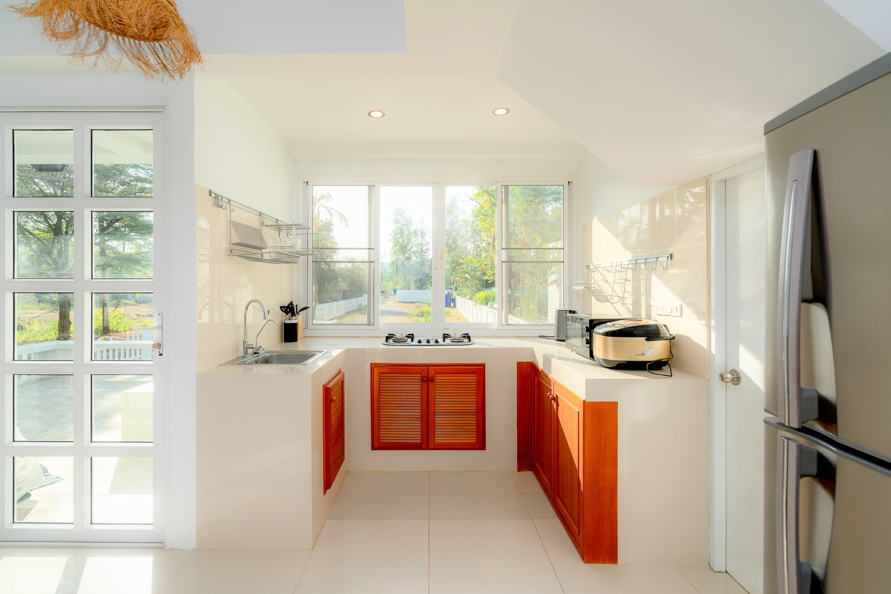 HR15070 บ้านพักติดทะเล The Gina Beach Villa Pranburi