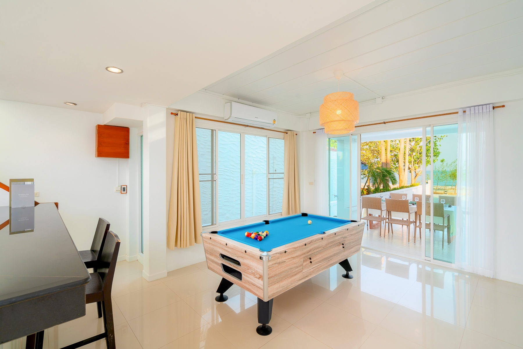 HR15070 บ้านพักติดทะเล The Gina Beach Villa Pranburi