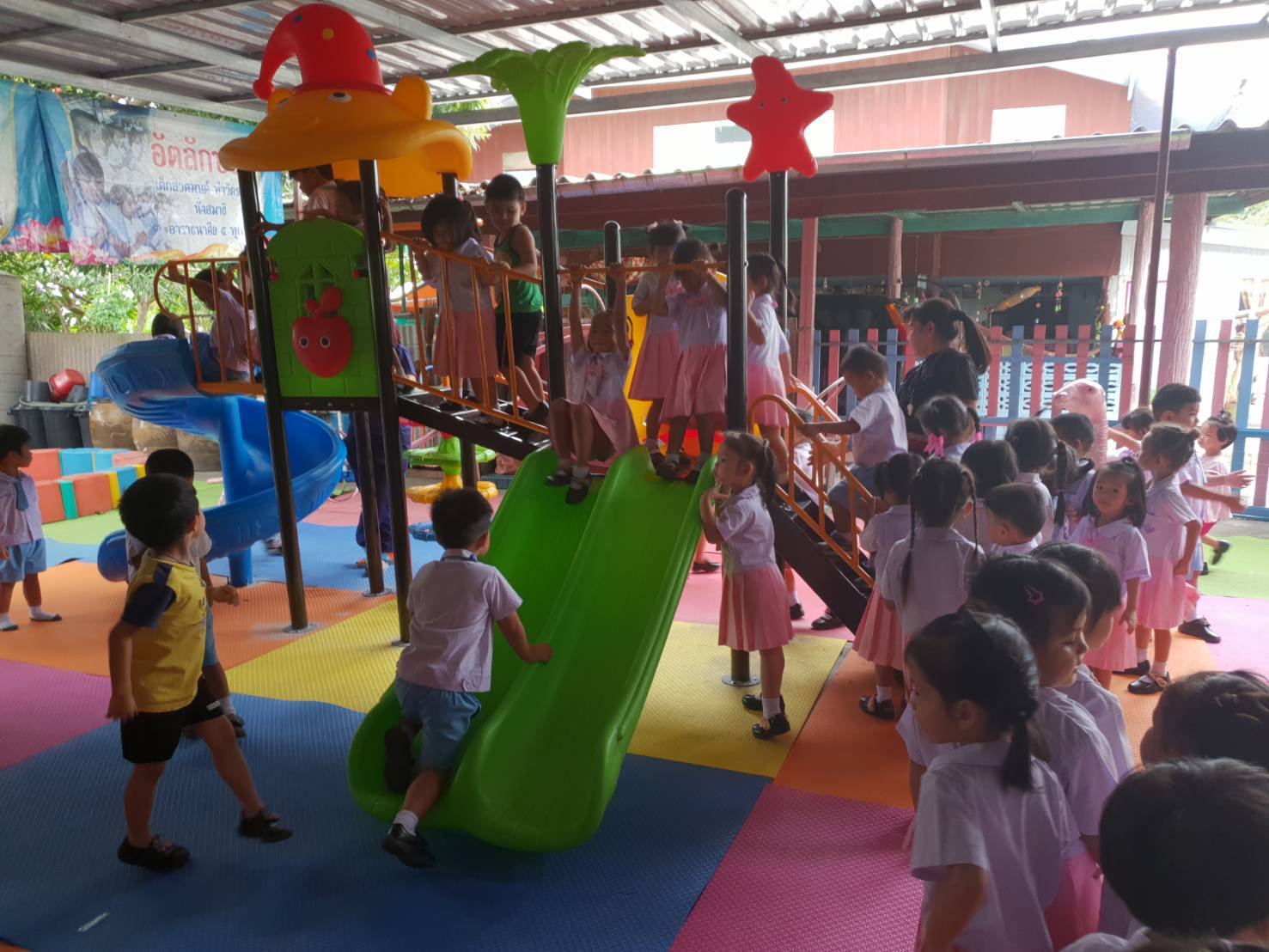 เครื่องเล่นสนาม ชุดหมวกน้อยแสนซน