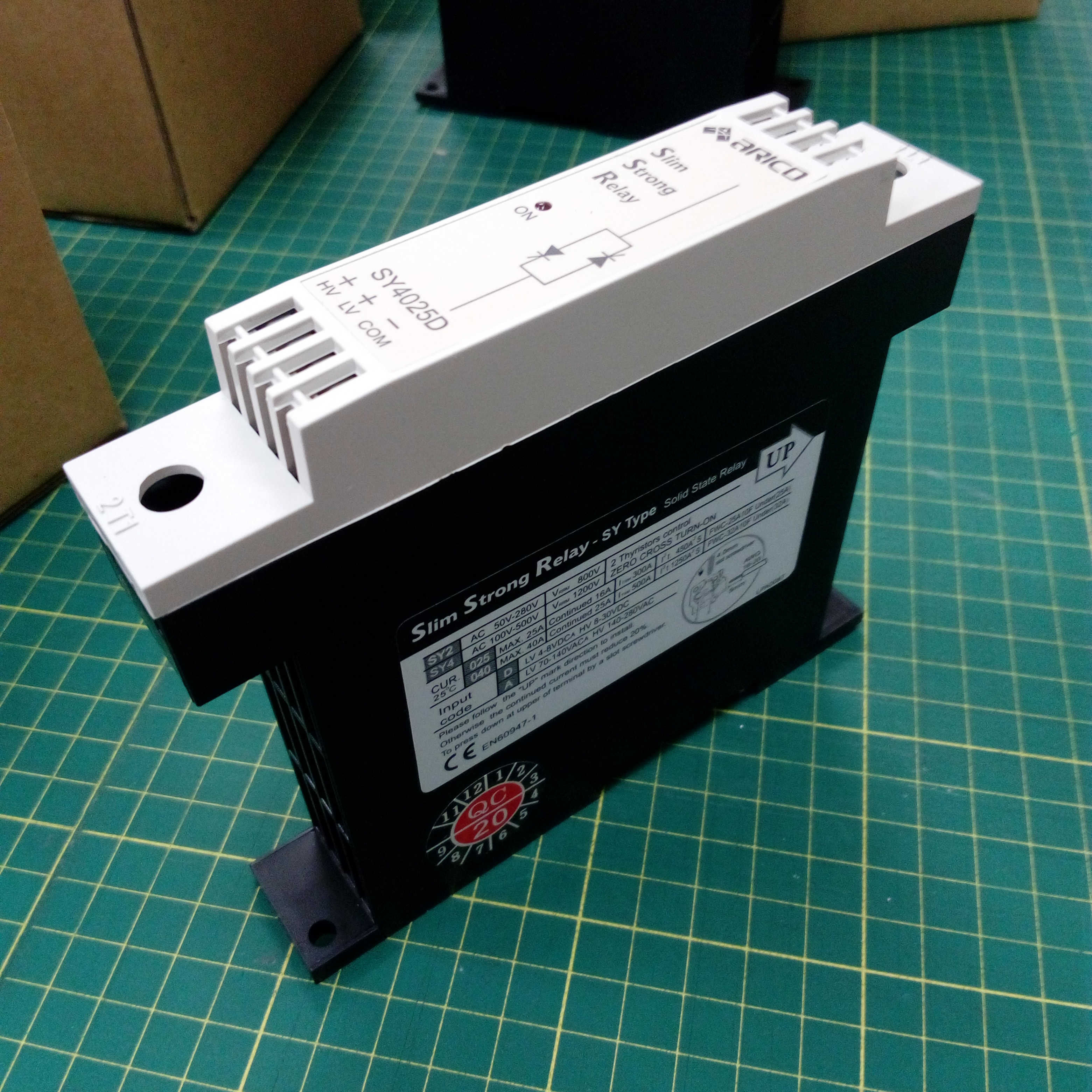 โซลิดสเตต SOLID STATE RELAY ARICO SY4025D ทนกระแส 25A 380V