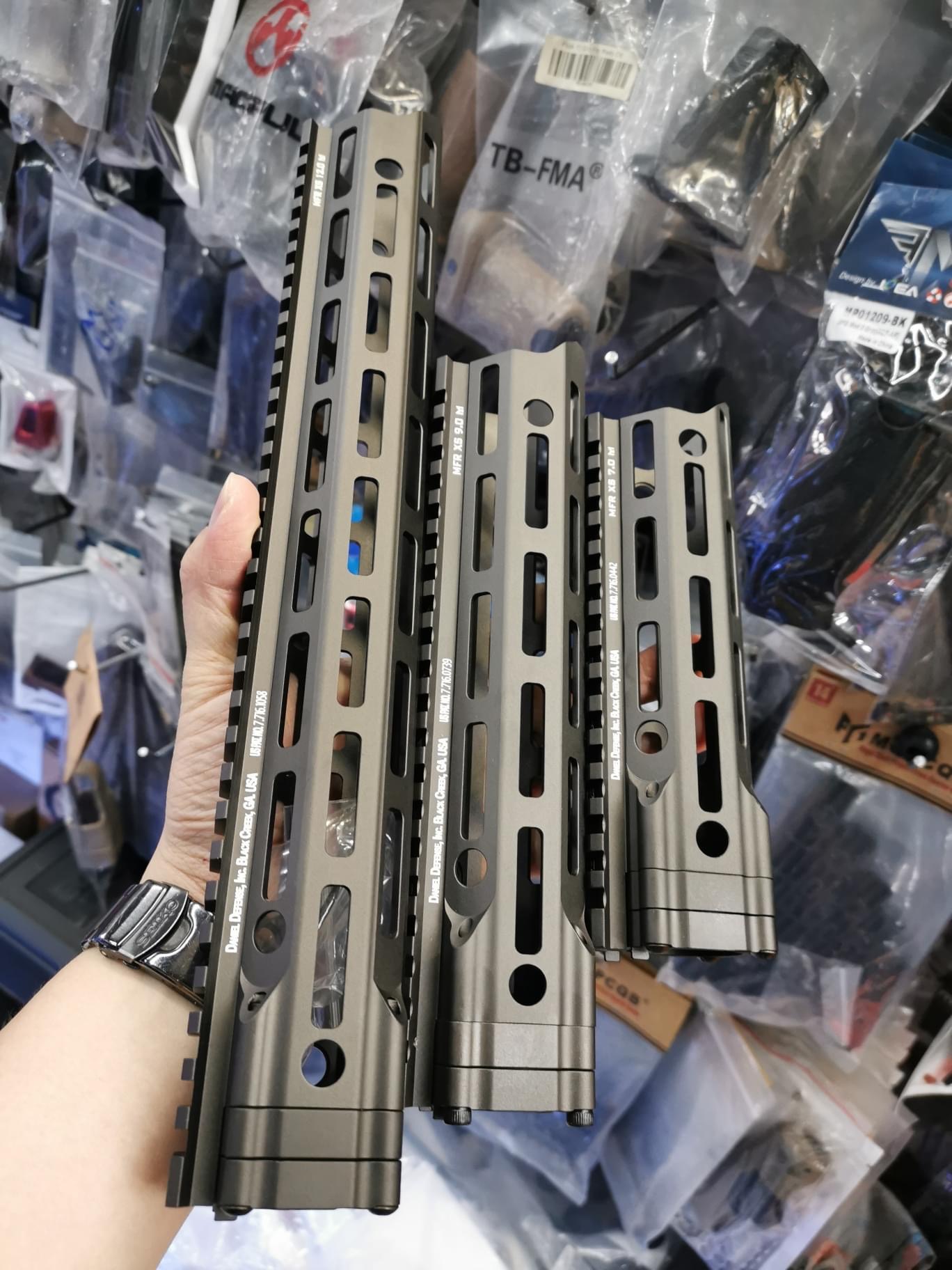 D D. MFR. . 7.". 9". 12". CB