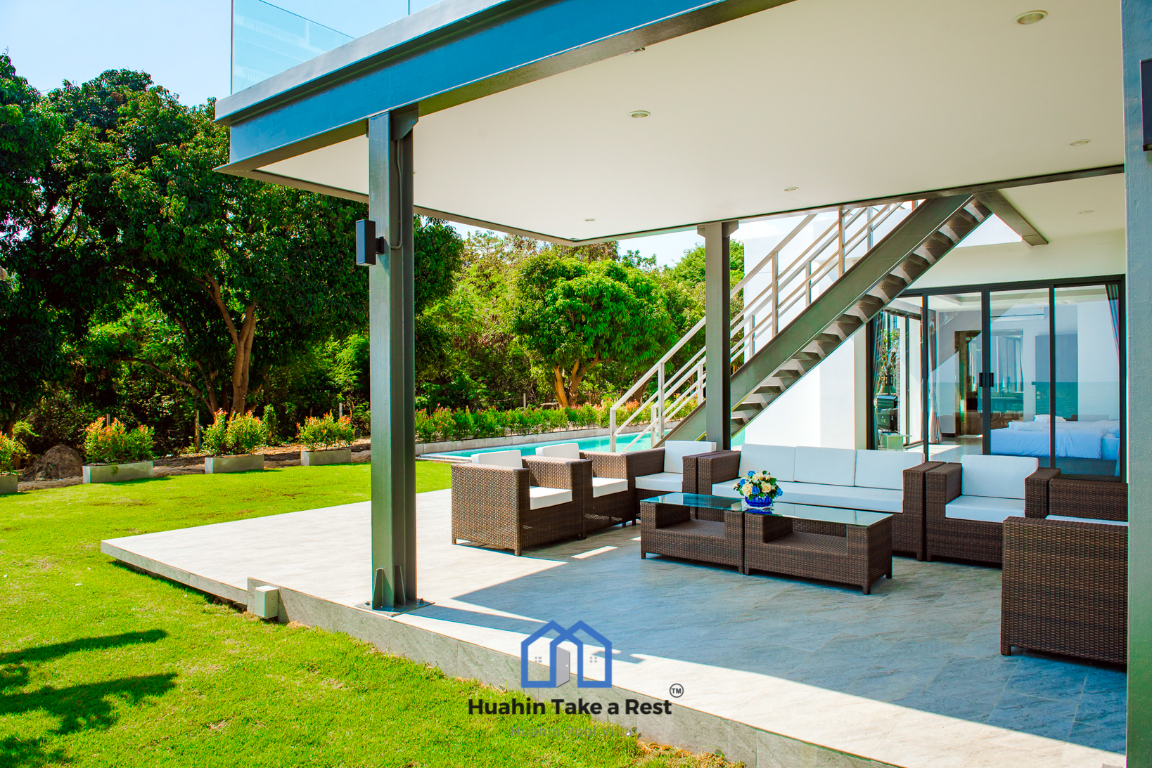 HR15039 บ้านพักติดทะเลหัวหิน The Premium Beach Villa Hua Hin