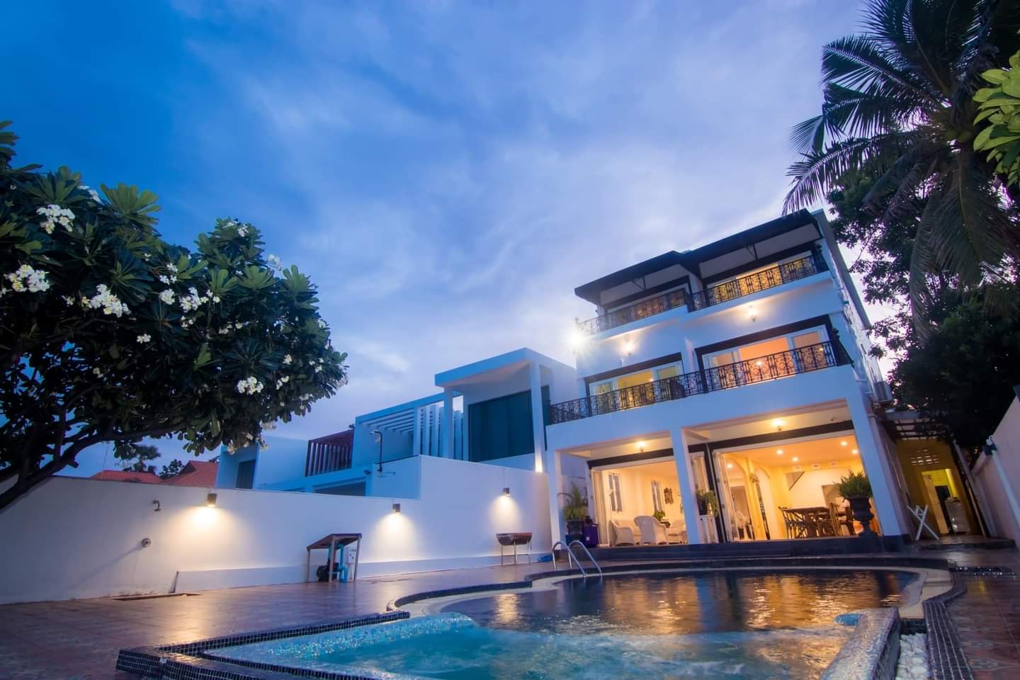 HR15007 บ้านพักติดทะเล บลูร็อค วิลล่า แอทปราณฯ บ้านเดี่ยวติดทะเล สระส่วนตัว เดินลงทะเลได้เลย