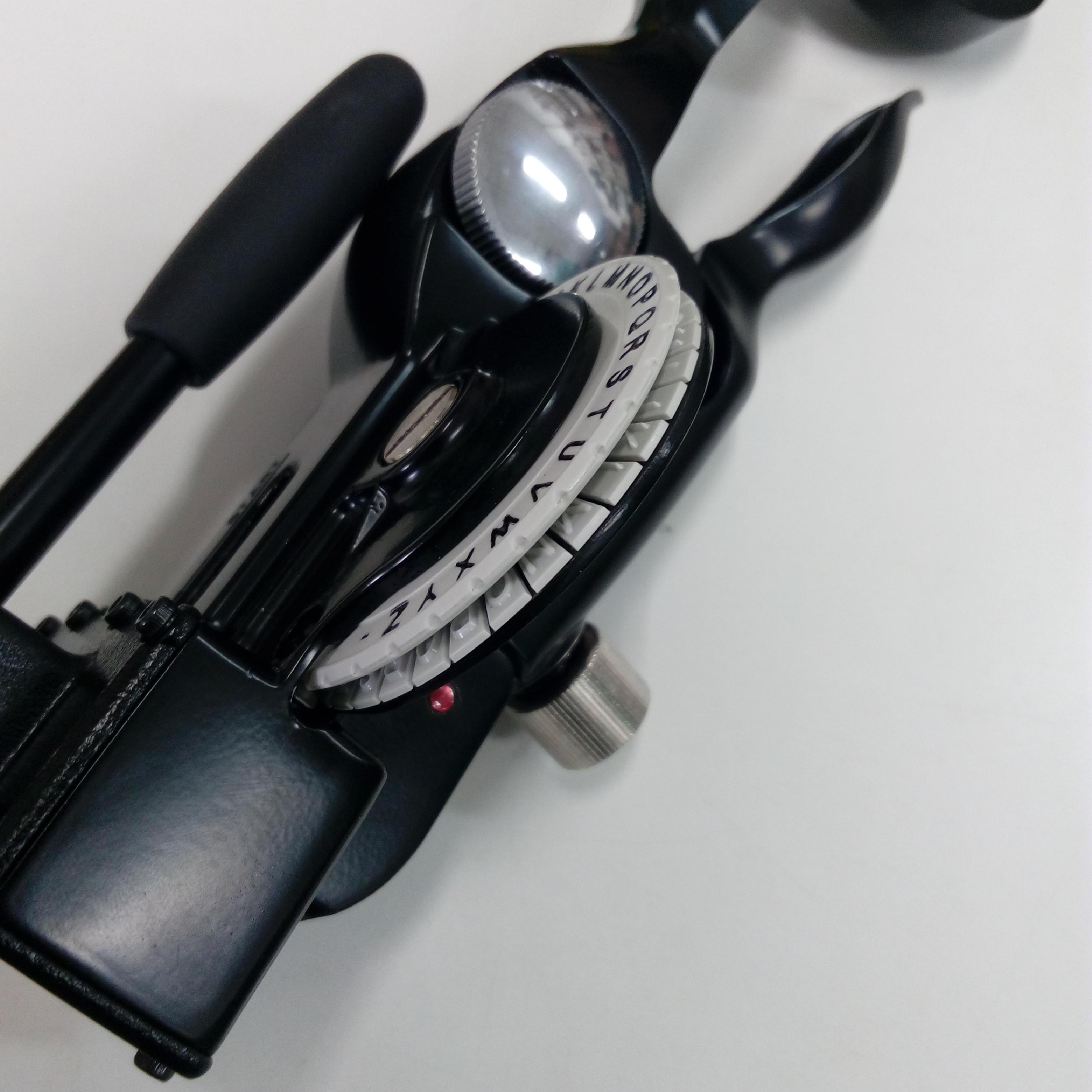 DYMO จานอักษร แบบ Reverse สำหรับเครื่องพิมพ์ ป้ายแสตนเลส Stainless TAG EMBOSSER