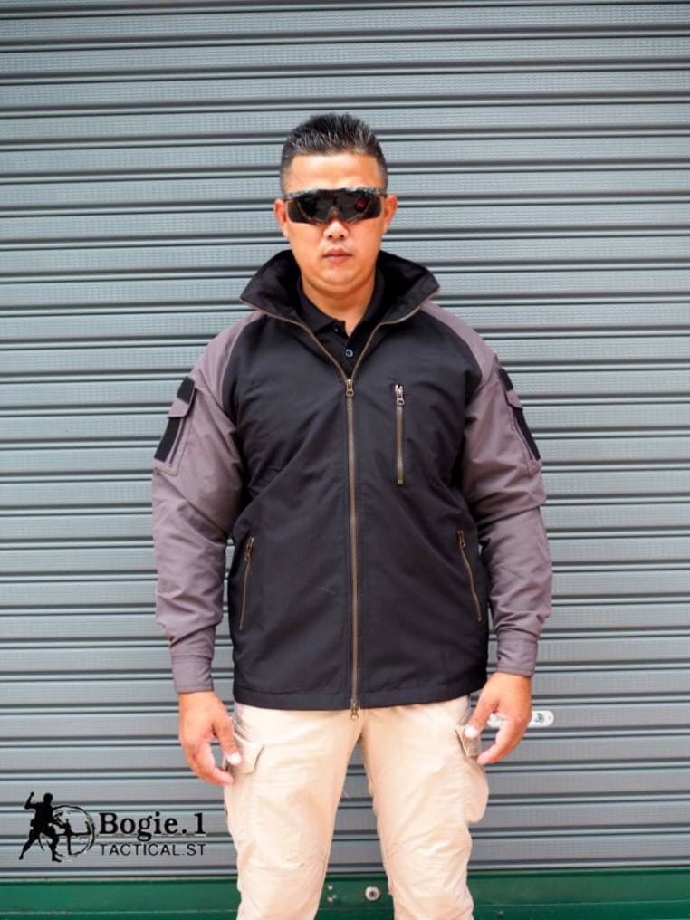 เสื้อแจ๊คเก็ต JKT H-1 เนื้อผ้า:Micro+Polyester ที่มีขนาดเล็กและมีการเพิ่มช่องว่างในเส้น ผ้าที่ผลิตจากเส้นด้ายใยสังเคราะห์ (Polyester) ที่มีขนาดเล็กและมีการเพิ่มช่องว่างในเส้นใย ซึ่งทำให้เนื้อผ้ามีเนื้อสัมผัสที่เนียนนุ่ม เบาสบาย ทนทาน และระบายอากาศได้ดี ที