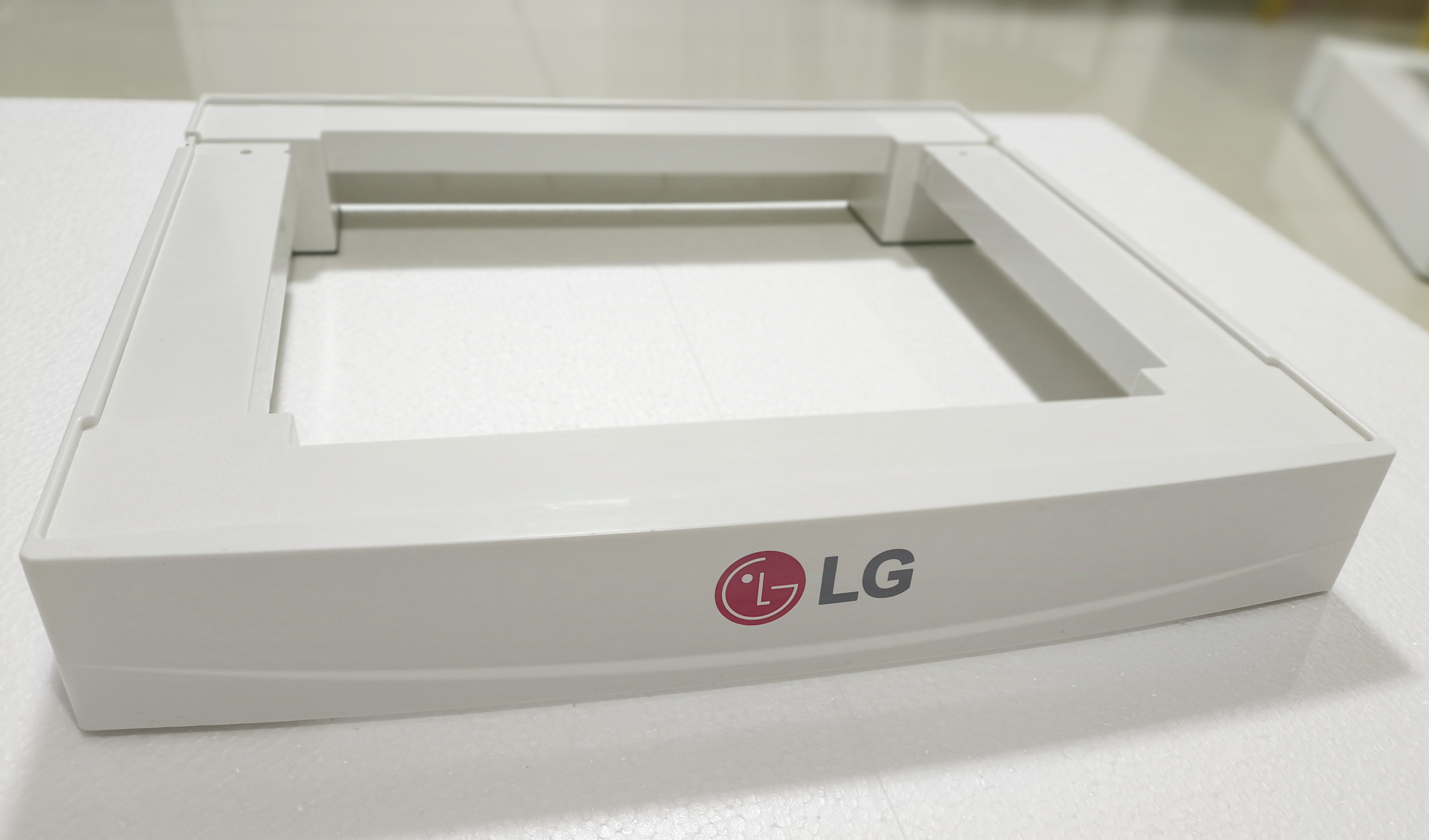 ฐานรองเครื่องซักผ้าฝาหน้าLG ของใหม่ ของแท้ แข็งแรงรับน้ำหนักได้มาก Size 550 mm.