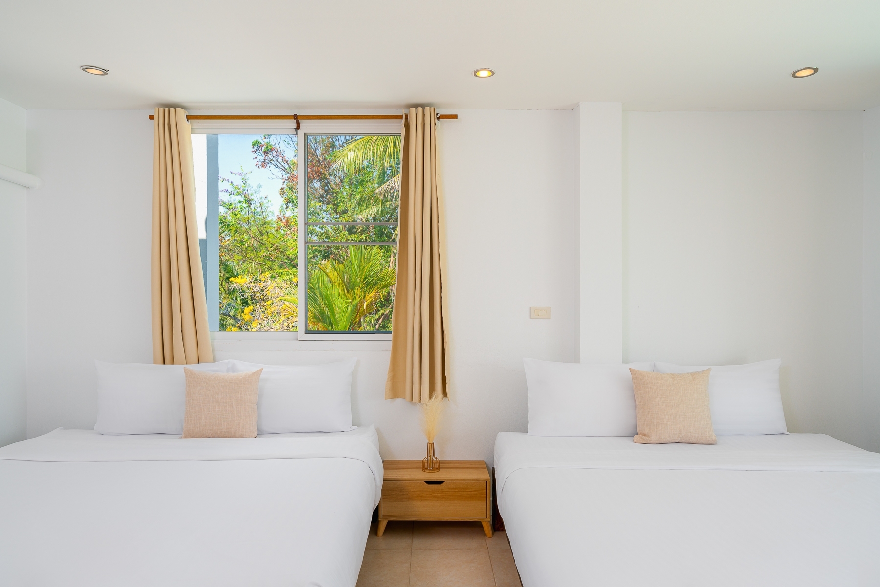 HR15070 บ้านพักติดทะเล The Gina Beach Villa Pranburi