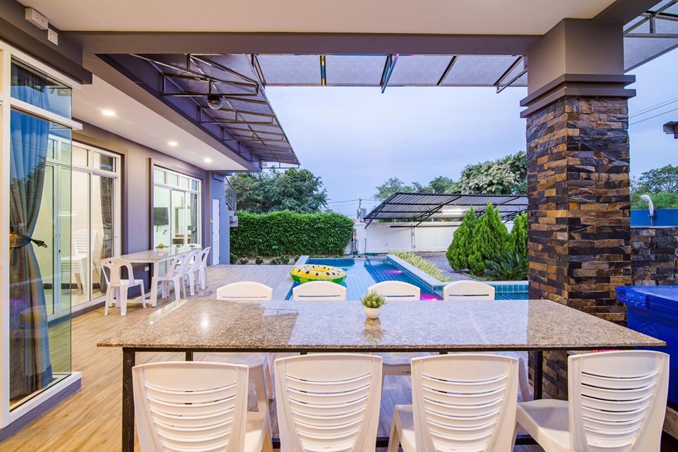 HR 5005 บ้านภูผา คาราโอเกะ โต๊ะพูล