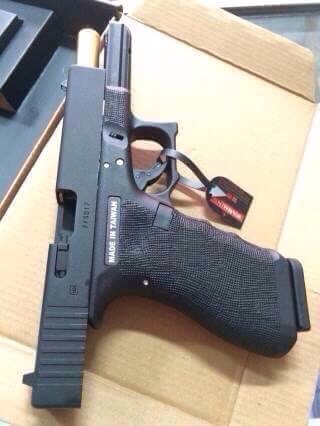 New.สินค้ามาใหม่ ปืนสั้น VFC GLOCK17 Full Marking ท่อในมี 3 สี สีดำ / สีเงิน / สีทอง ราคาพิเศษ