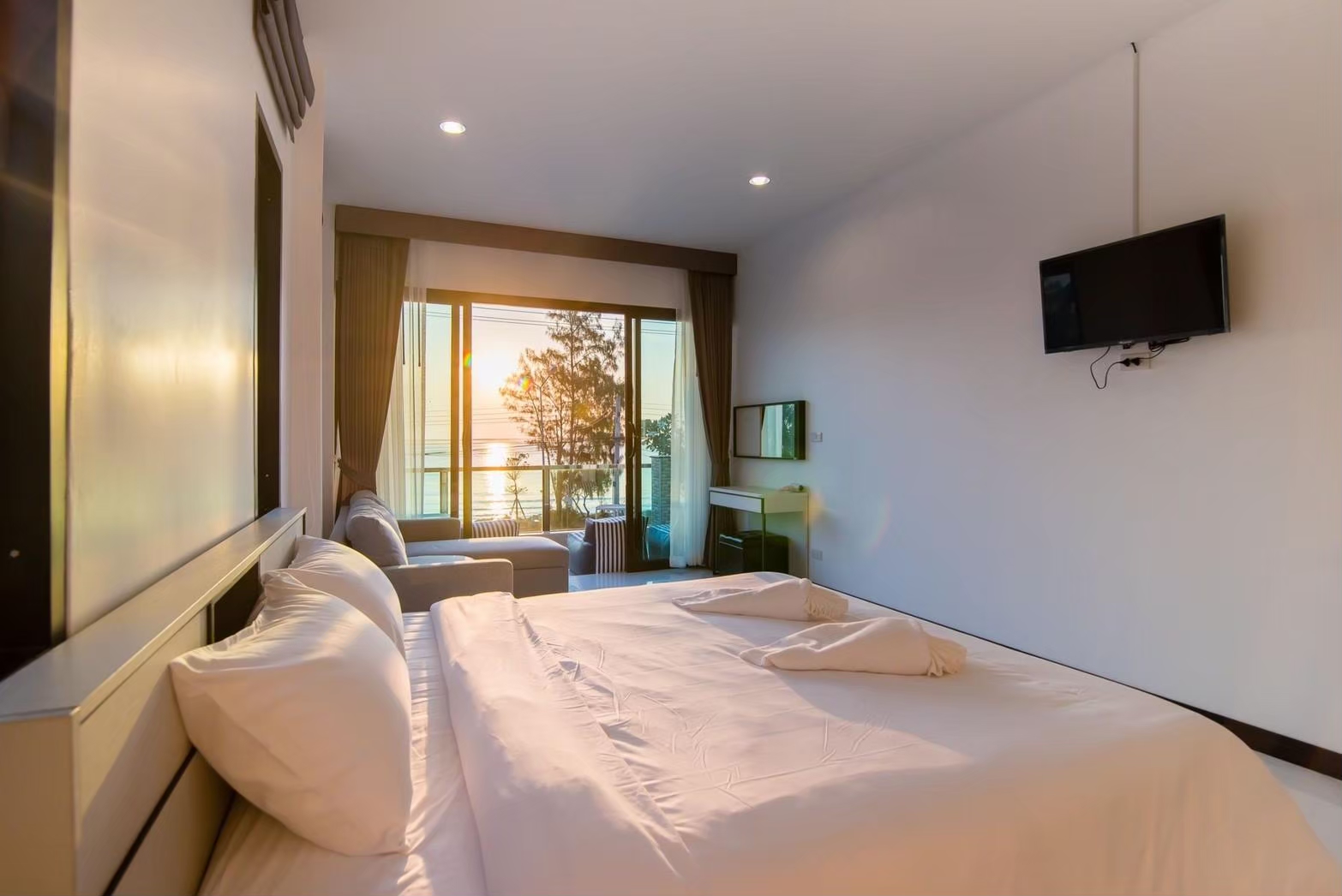 HR15063 บ้านพักติดทะเล The Blue Sky Villa Pranburi