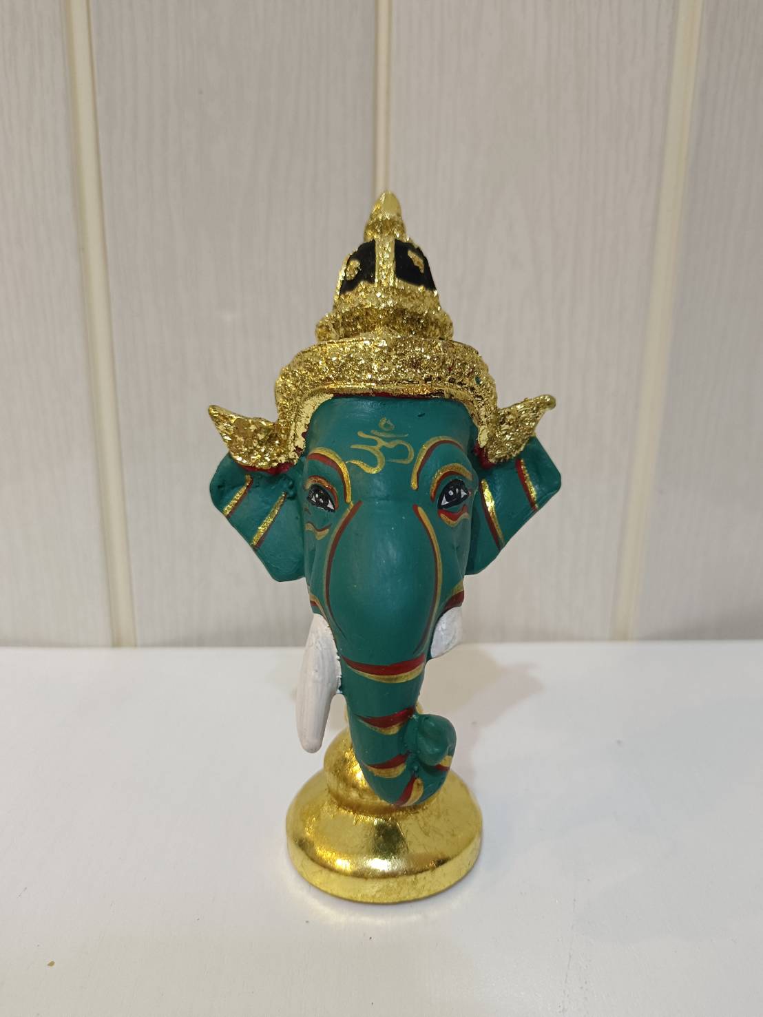 พระพิฆเนศ ขนาดจิ๋ว ขนาดตั้งหน้ารถ พร้อมฐานปิดทอง (สีเขียว)