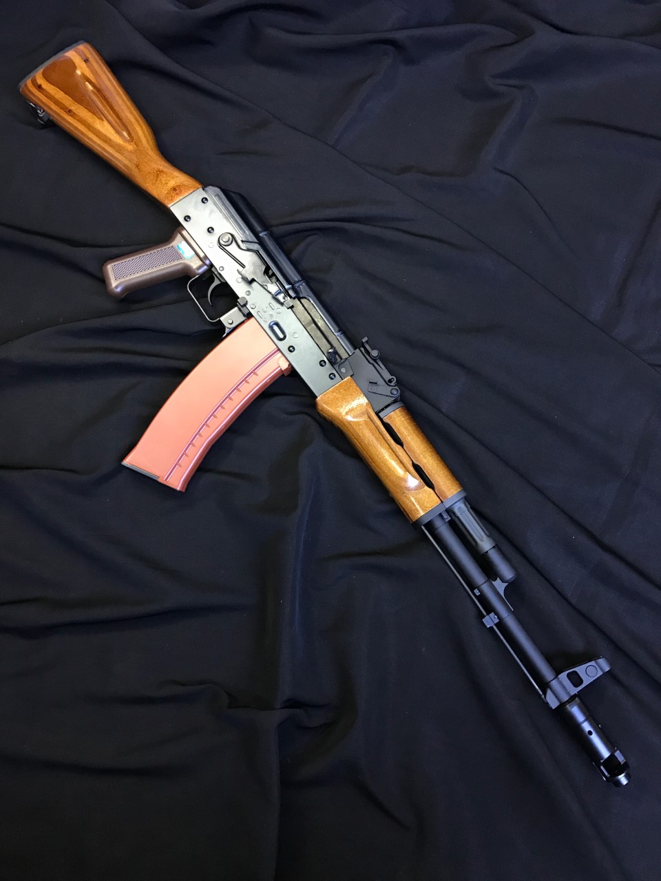 WE AK74 GBB Rifle (Real Wood Version) 1/1 Scale High Performance Assembled Gas Powered Airsoft GBB Fully & Semi Automatic Shooting Mode Open Bolt System Rifle Dessemable (Strip Down) like a real steel WE AK74 Features: Steel Receiver & Top Cover Metal 365